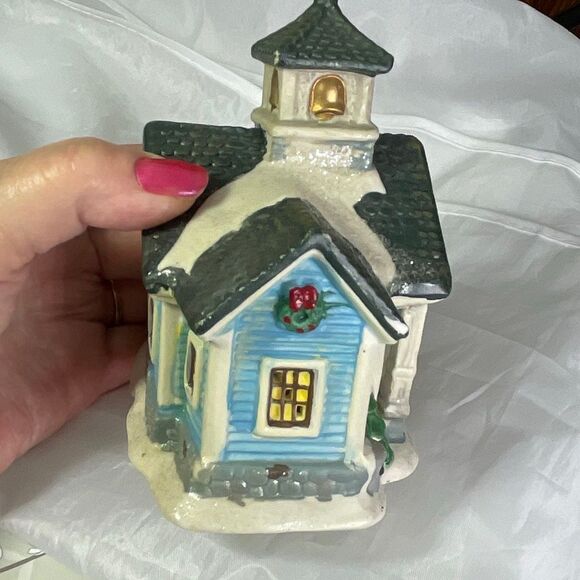 VTG Cobblestone Corners Country School house 2003 - Picture 4 of 7